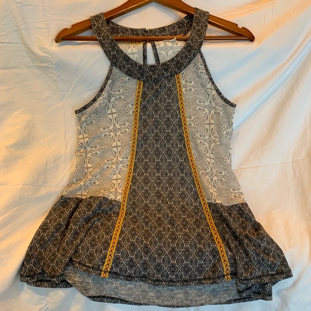 Jolt patterned tank top